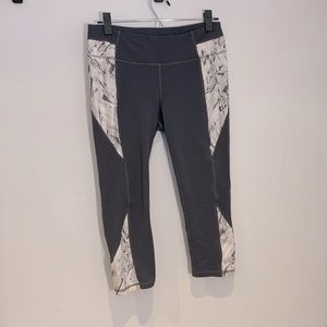 Athleta crop leggings M marble print